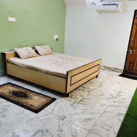 Yellow Homestay - Modern 2Bhk Ac Stay Джабалпур Экстерьер фото