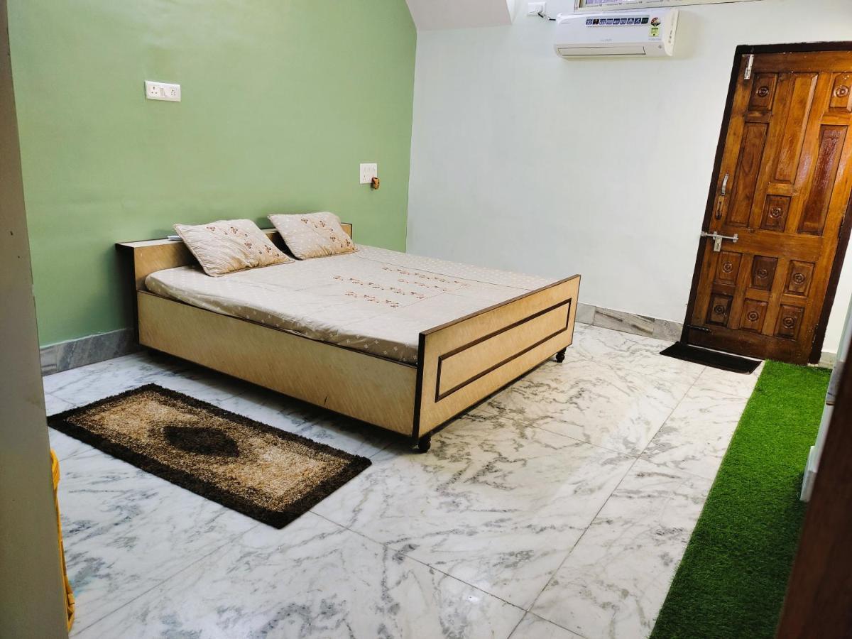 Yellow Homestay - Modern 2Bhk Ac Stay Джабалпур Экстерьер фото
