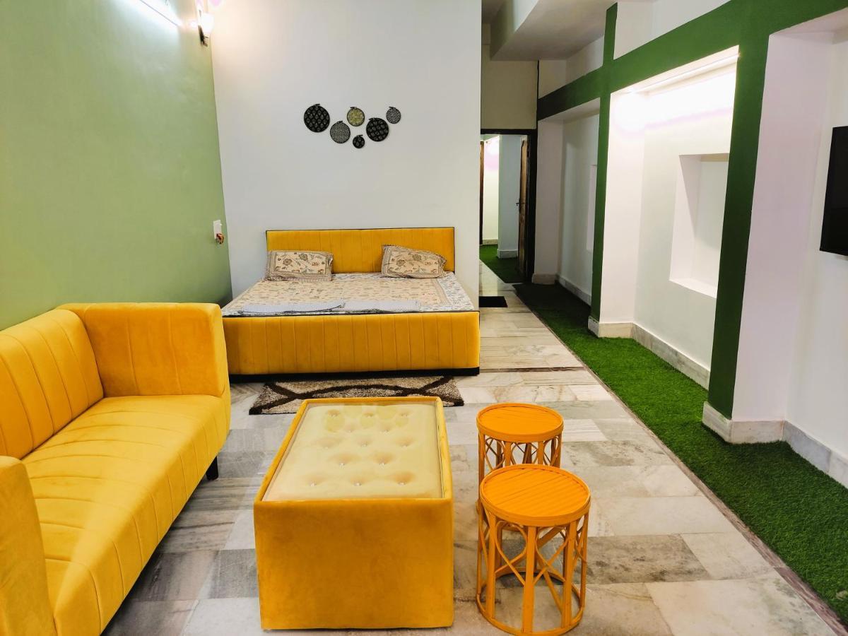 Yellow Homestay - Modern 2Bhk Ac Stay Джабалпур Экстерьер фото