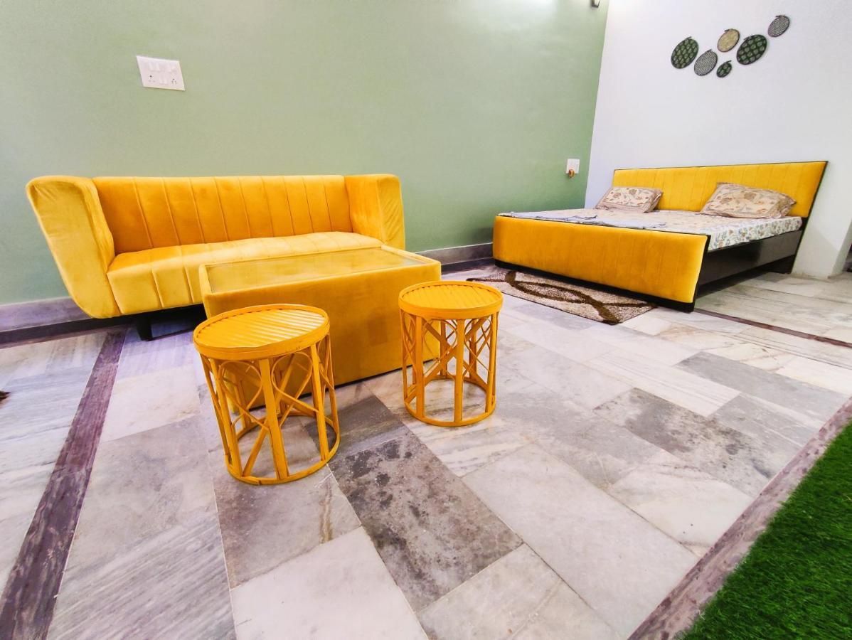 Yellow Homestay - Modern 2Bhk Ac Stay Джабалпур Экстерьер фото